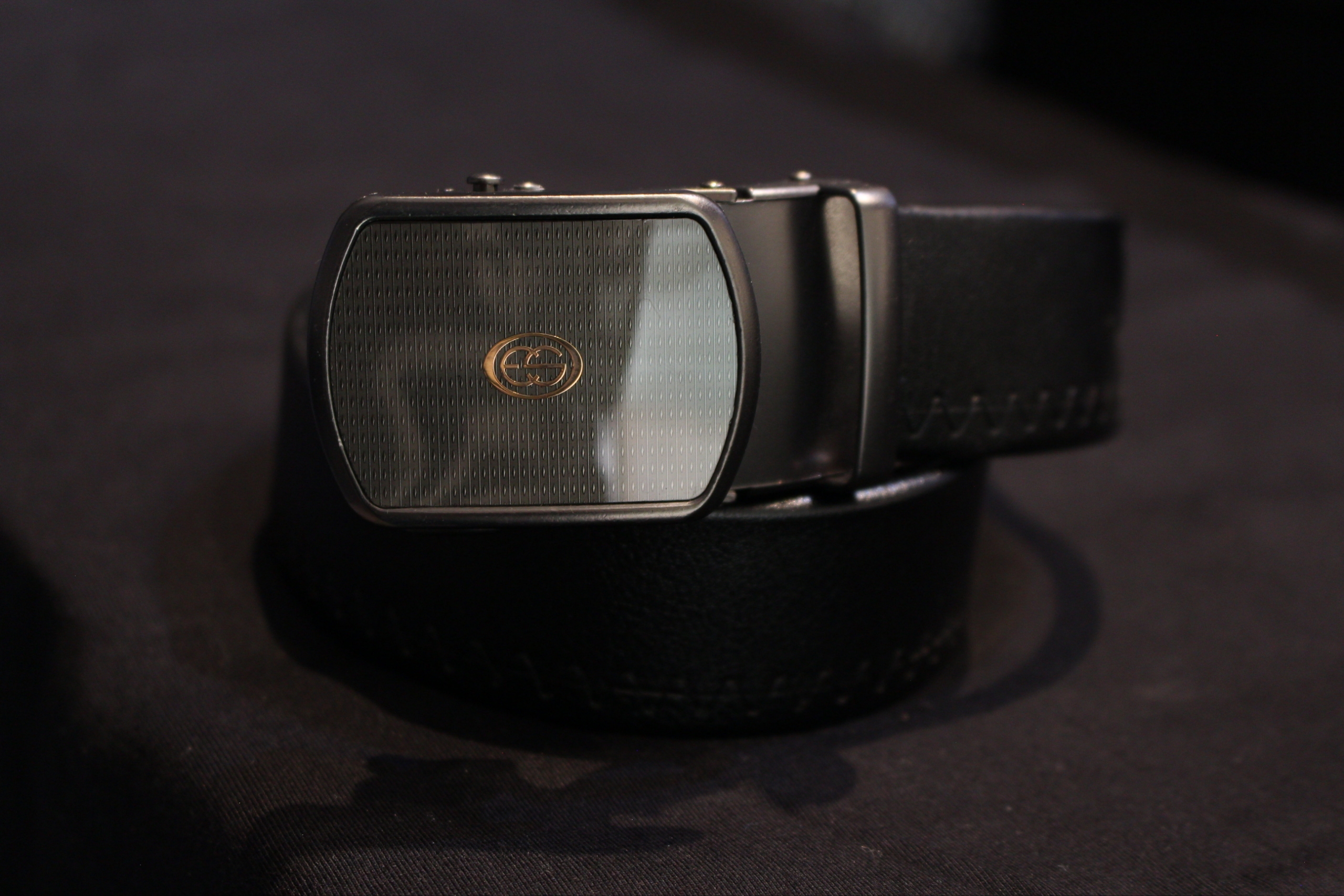 کمربند ریلی فوم درجه‌یک مردانه رنگ مشکی مات صفحه شیشه ای