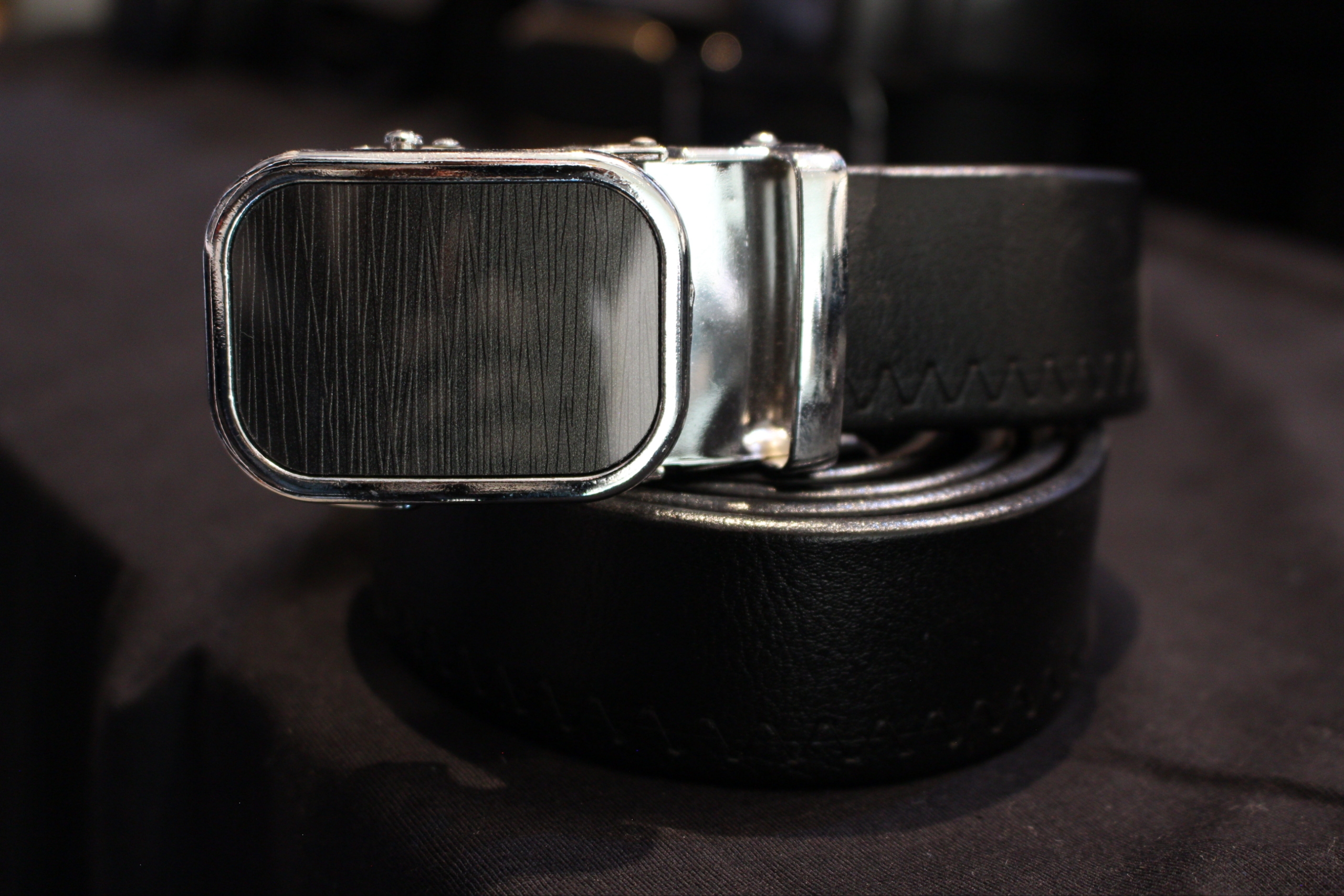 کمربند ریلی فوم درجه‌یک مردانه رنگ نقره ای صفحه شیشه ای