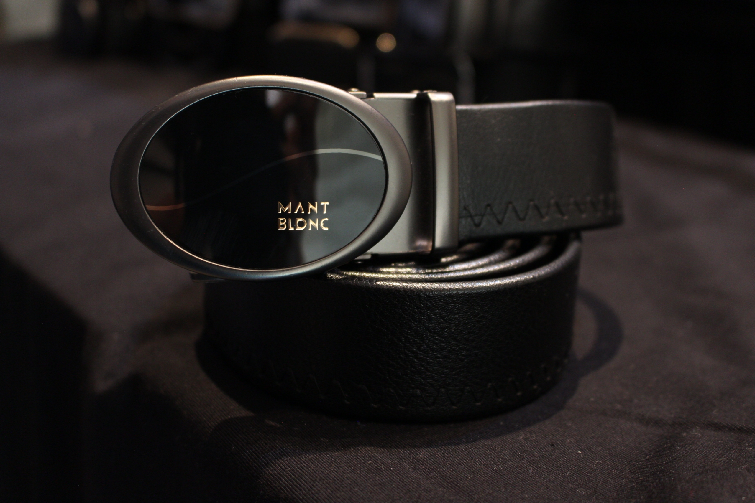 کمربند ریلی فوم درجه‌یک مردانه رنگ مشکی مات صفحه براق