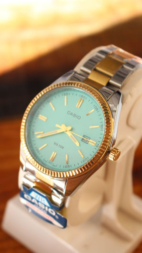 ساعت مردانه کاسیو صفحه فیروزه ای CASIO TIFFANY FLUTED V26