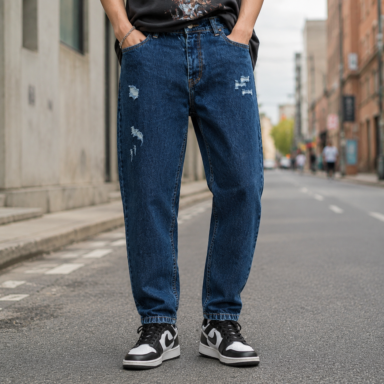 شلوار مام‌فیت مردانه سرمه‌ای زاپ‌دار مدل Men’s Dark Blue Distressed Jeans