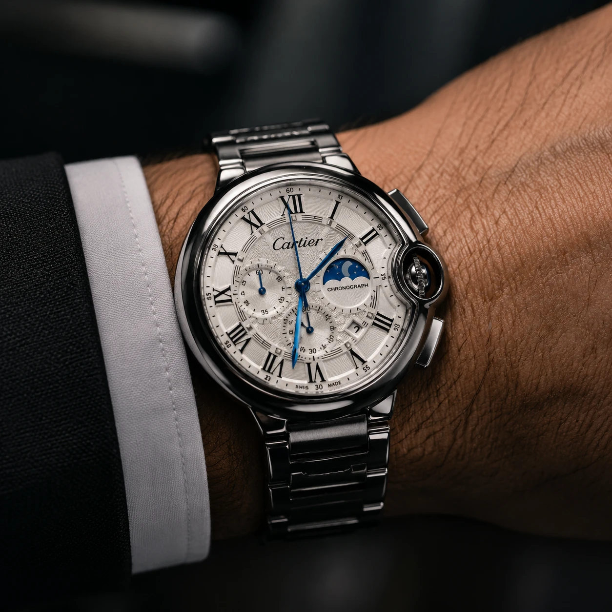 ساعت کارتیه بالون بلو کرنوگراف مدل مون‌فیس (Moonphase) صفحه نقره‌ای موتور ژاپنی