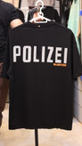 تیشرت مردانه POLIZEI – مشکی مینیمال چاپ (شب رنگ) در شب ترند