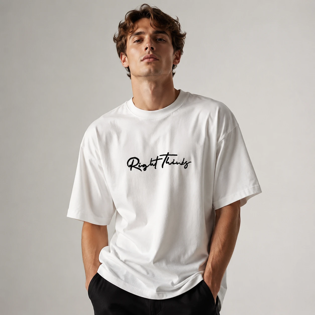 تی شرت مردانه سفید گلدوزی Pure White Script Tee با طراحی مینیمال جلو