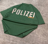 تیشرت مردانه لش باکسی سبز سلطنتی پشت چاپ | طرح POLIZEI | استایل خیابانی مدرن