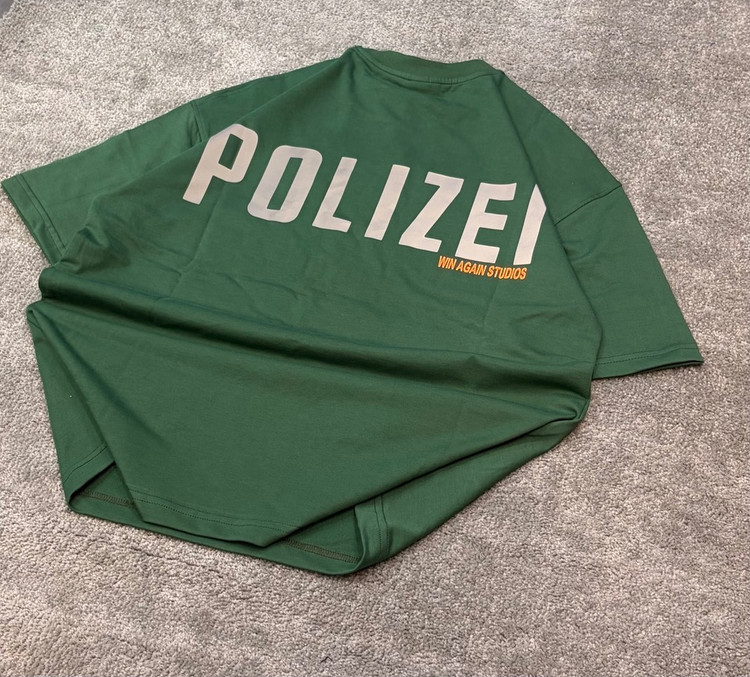 تیشرت مردانه لش باکسی سبز سلطنتی پشت چاپ | طرح POLIZEI | استایل خیابانی مدرن