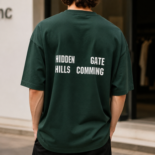 تیشرت باکسی (Oversized) پشت چاپدار پفکی | رنگ سبز یشمی (Forest Green) | Forest Green Oversized Street-Style Graphic Tee
