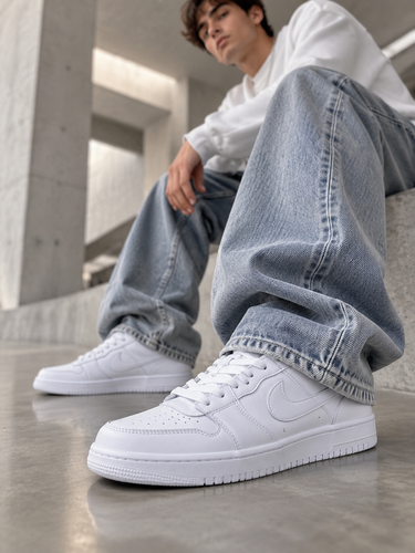 کفش اسپرت مردانه ایر جردن ۱ لو تمام سفید (Triple White) | اسنیکر کلاسیک مینیمال با رویه چرم و راحتی روزمره