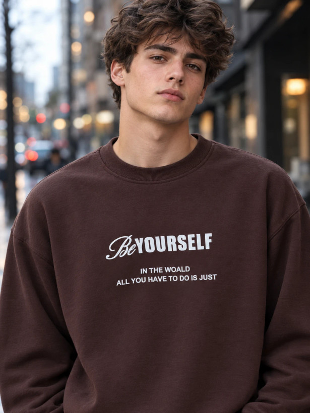 دورس مردانه یقه گرد سه نخ قهوه ای موکا طرح تایپوگرافی حامو ور پشت چاپ LIONIDAS | Hamo Urban Crewneck