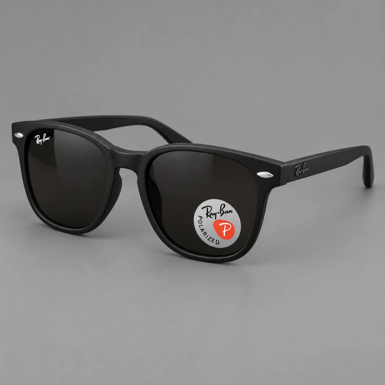 عینک آفتابی کلاسیک فریم مشکی مات و لنز تیره | Classic Matte Black Dark Lens Shades